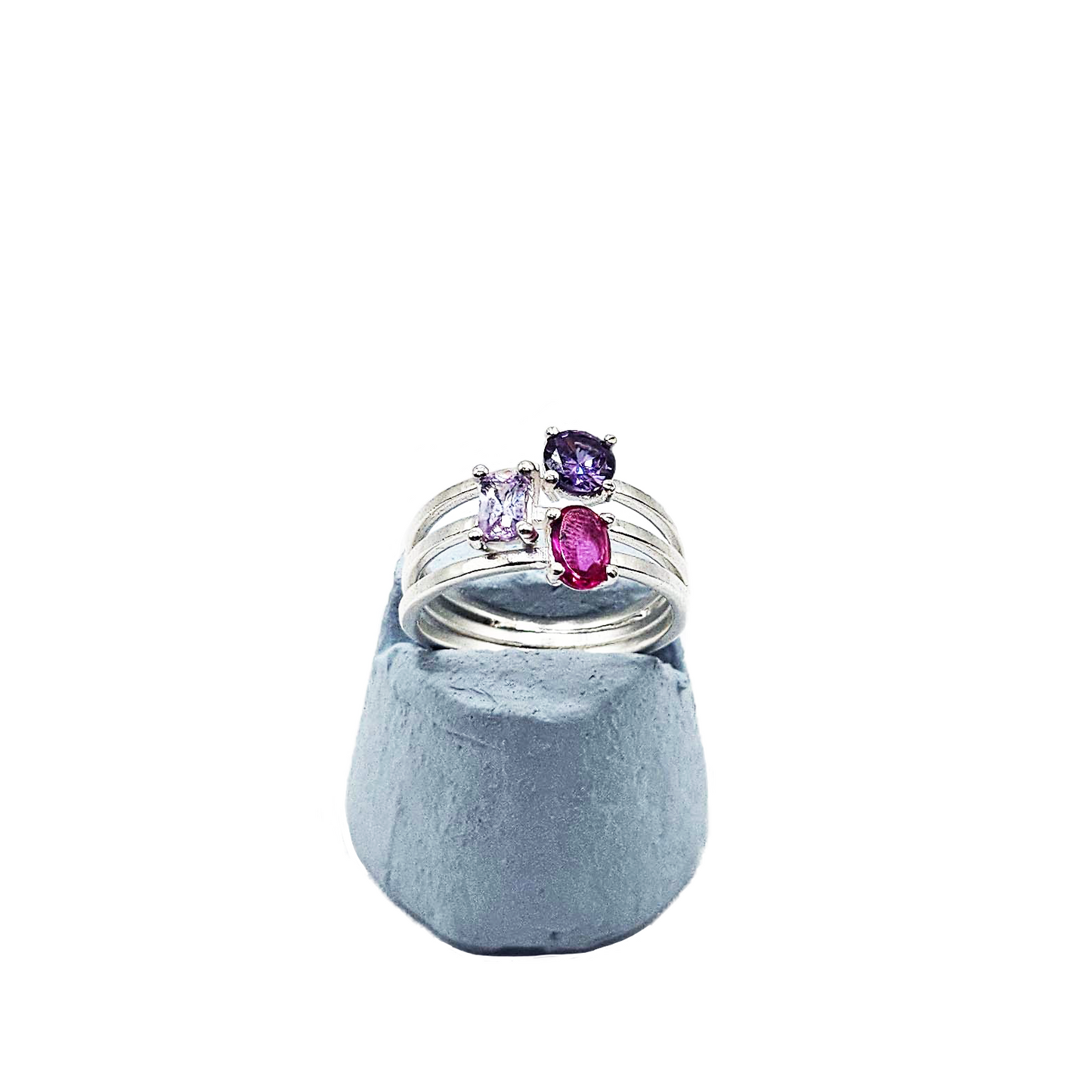 Anillo Triple Con Piedras en Rosa y Morado